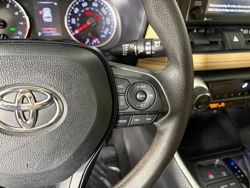 Used 2021 Toyota RAV4 XLE image 22