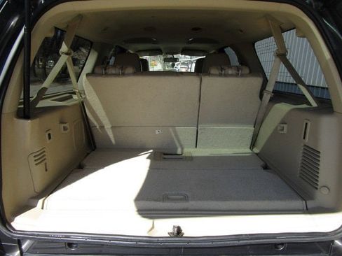 Used 2017 Ford Expedition EL XLT w/ Equipment Group 202A image 8