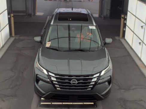 Used 2024 Nissan Rogue SV w/ SV Premium Package FWD image 2