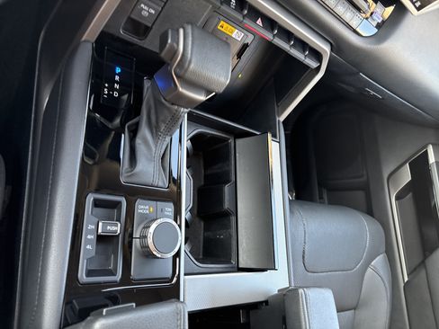 Used 2024 Toyota Sequoia Limited w/ Tow Technology Package AWD/4WD image 32