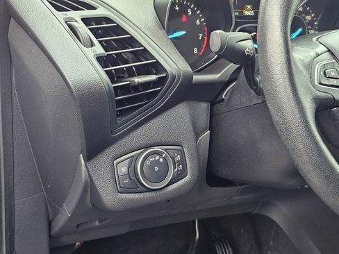 Used 2019 Ford Escape SE image 18