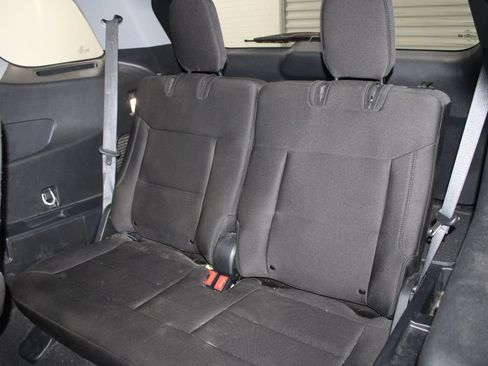 Used 2024 Ford Explorer XLT RWD image 19