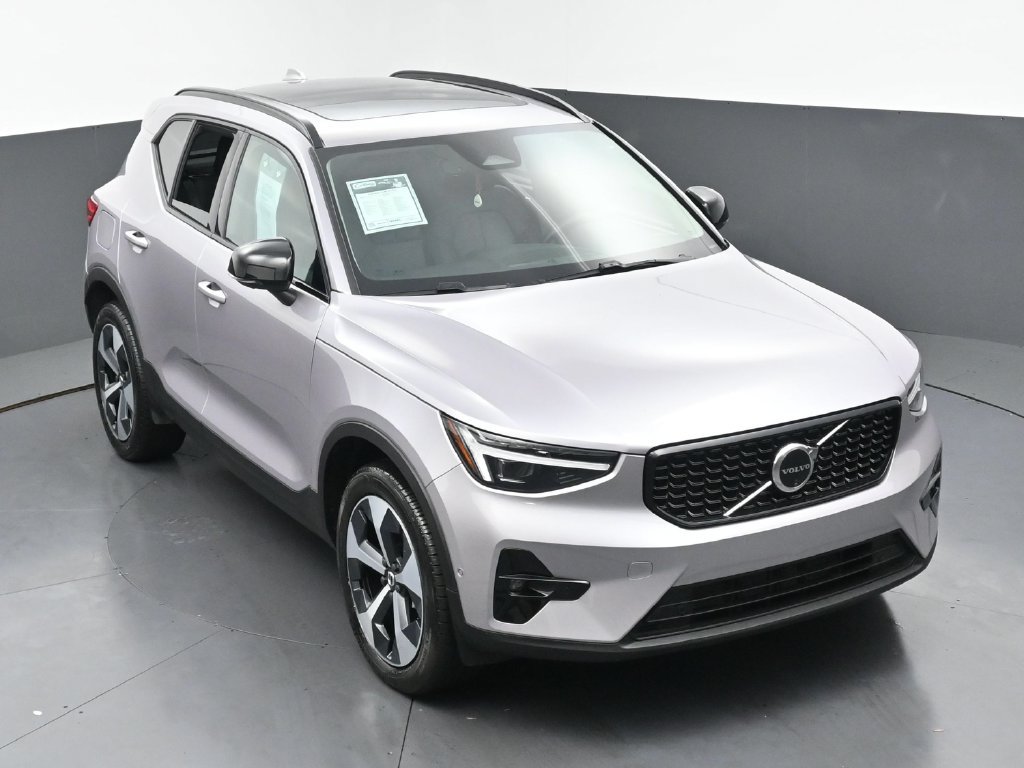 Used 2026 Volvo XC40 B5 Plus AWD/4WD image 38