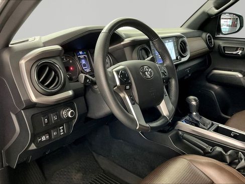 Used 2020 Toyota Tacoma Limited image 16