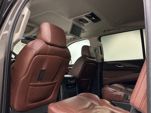 Used 2016 Cadillac Escalade ESV Luxury image 21