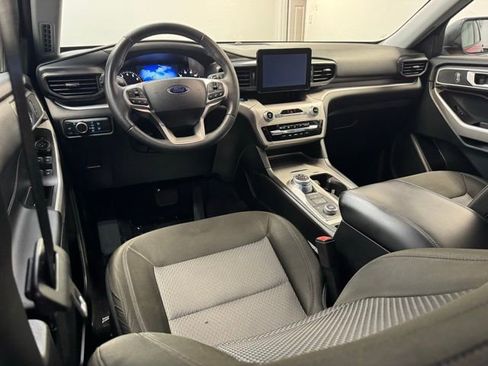 Used 2024 Ford Explorer XLT image 7