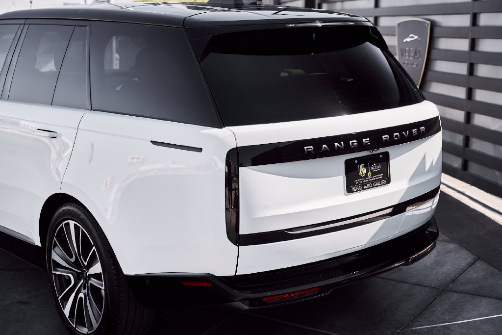 Used 2025 Land Rover Range Rover SE AWD/4WD image 9
