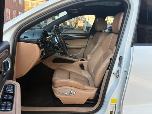 Used 2020 Porsche Macan image 16