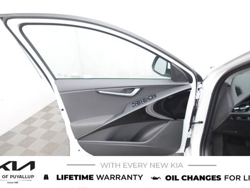 New 2025 Kia Niro EX image 9