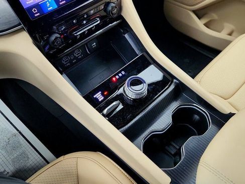 Used 2025 Jeep Grand Cherokee L Limited w/ Luxury Tech Group II image 17