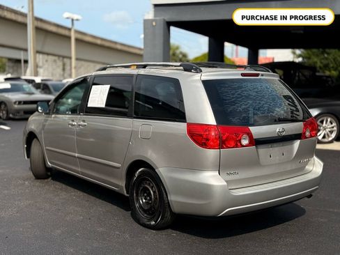 Used 2009 Toyota Sienna CE FWD image 3