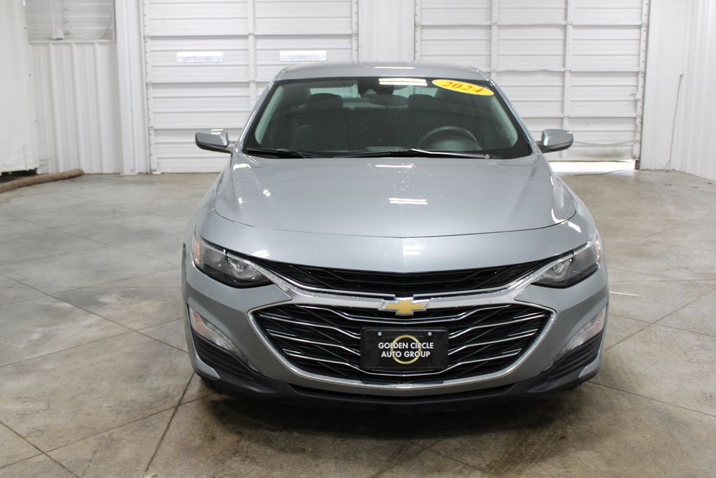 Used 2024 Chevrolet Malibu LT FWD image 2