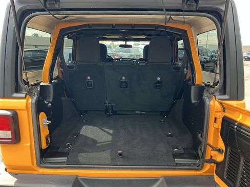 Used 2018 Jeep Wrangler Unlimited Sport S AWD/4WD image 32