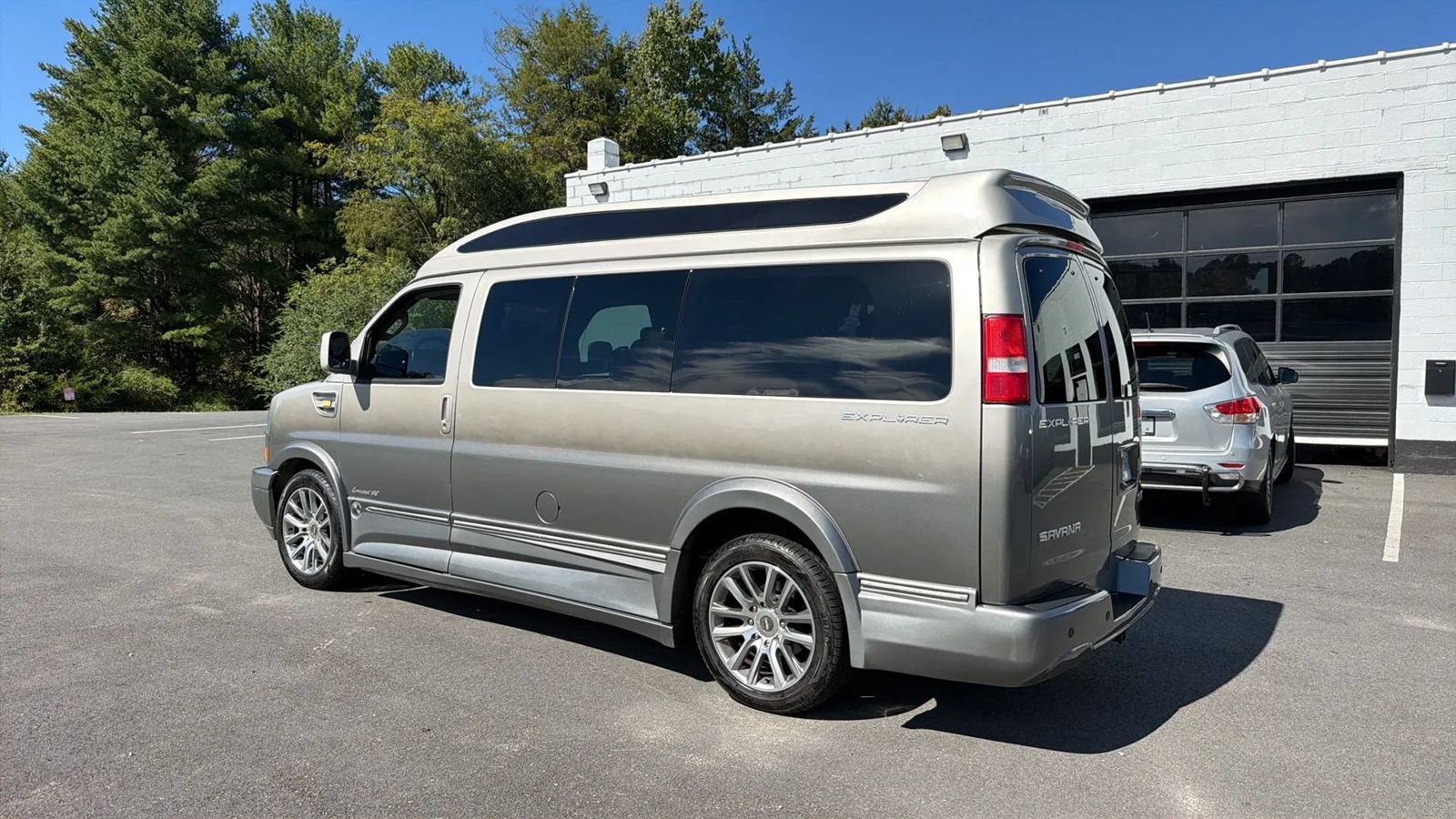 Used 2019 GMC Savana 2500 w/ Enhanced Convenience Package RWD image 5