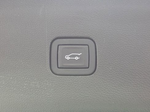 Used 2023 Buick Enclave Essence image 38