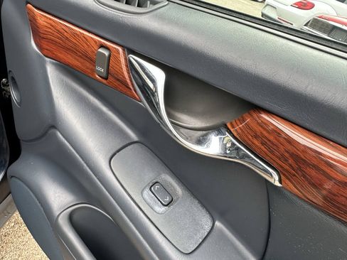 Used 2004 Cadillac De Ville FWD image 22