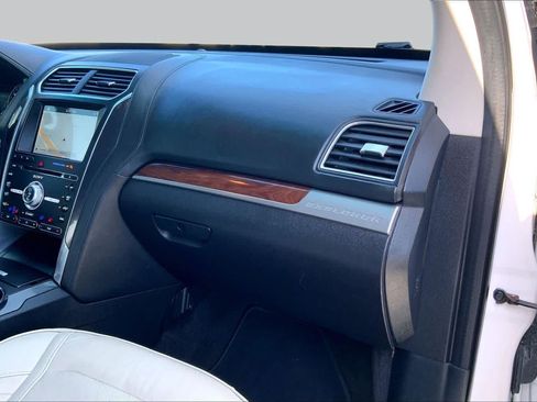 Used 2017 Ford Explorer Platinum AWD/4WD image 19