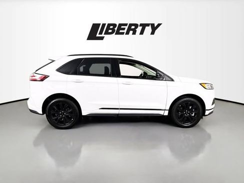 Used 2023 Ford Edge SE w/ Black Appearance Package image 8