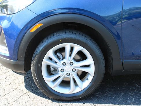 Used 2023 Buick Encore GX Preferred w/ Cold Weather Comfort Package AWD/4WD image 11