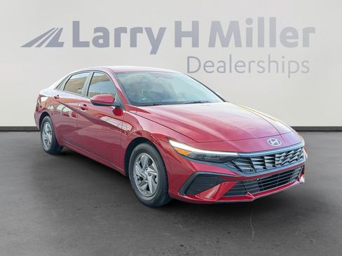 Certified 2025 Hyundai Elantra SE w/ Cargo Package image 7