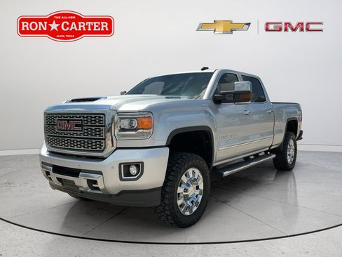 Used 2018 GMC Sierra 2500 Denali w/ Duramax Plus Package AWD/4WD image 3