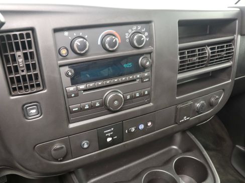 Used 2017 GMC Savana 3500 LT w/ LT Preferred Equipment Group image 18