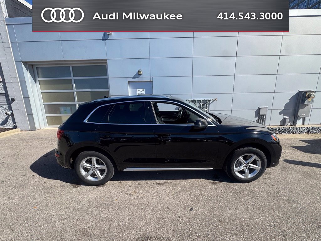 Used 2021 Audi Q5 2.0T Premium w/ Convenience Package AWD/4WD image 2