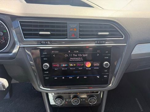 Used 2021 Volkswagen Tiguan SE w/ Panoramic Sunroof Package image 16
