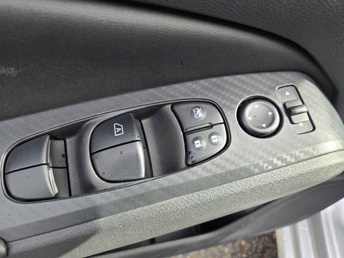 Used 2024 Nissan Altima 2.5 SV image 25