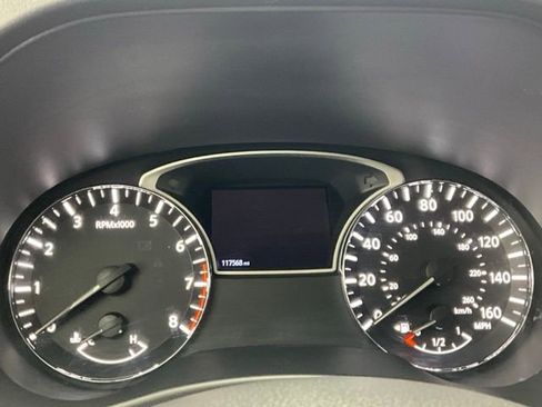 Used 2020 Nissan Pathfinder SV image 7