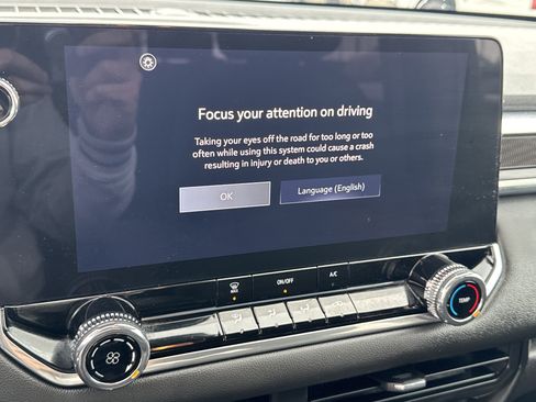 Used 2024 GMC Canyon Elevation image 19