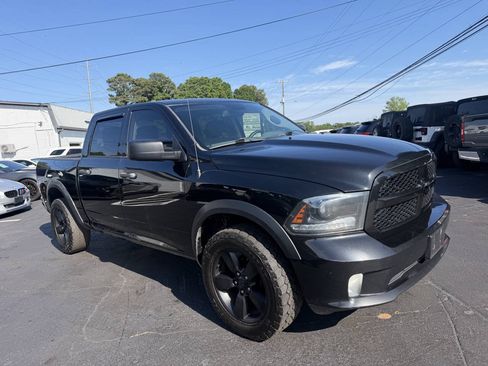 Used 2015 RAM 1500 Express AWD/4WD image 3