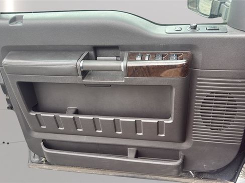 Used 2015 Ford F250 Platinum w/ FX4 Off-Road Package AWD/4WD image 28