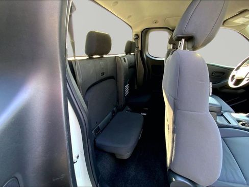 Used 2024 Nissan Frontier S w/ Tow Package image 17
