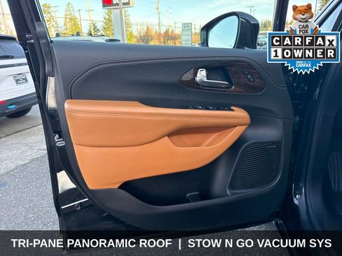 Used 2021 Chrysler Pacifica Pinnacle image 13