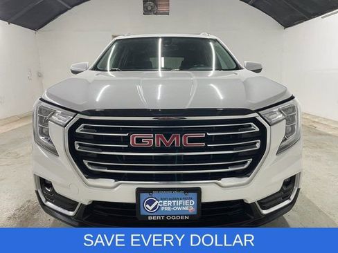 Used 2022 GMC Terrain SLT w/ LPO, 'HIT The Road' Package FWD image 2