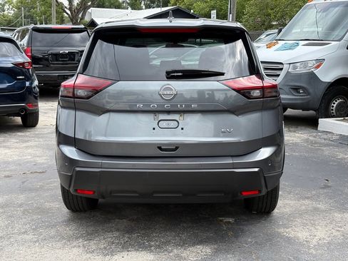 Used 2024 Nissan Rogue SV FWD image 6