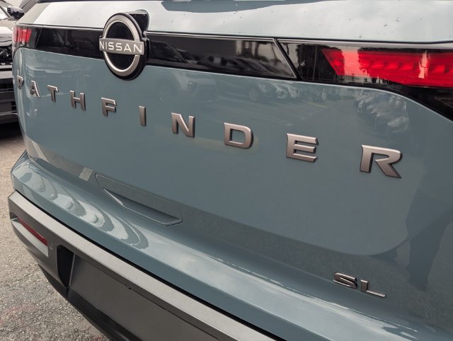 Certified 2026 Nissan Pathfinder SL FWD image 9
