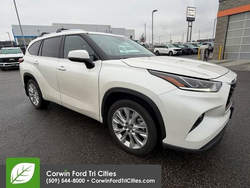 Used 2021 Toyota Highlander Limited image 16