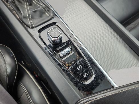 Used 2019 Volvo S60 T6 R-Design image 25