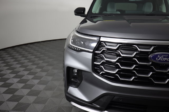 Certified 2025 Ford Explorer Platinum w/ Ultimate Package AWD/4WD image 17