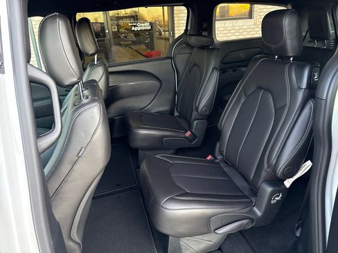 New 2026 Chrysler Pacifica Select image 4