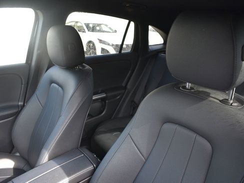 Used 2025 Mercedes-Benz GLA 250 image 10