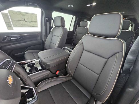 New 2025 Chevrolet Suburban Premier image 24
