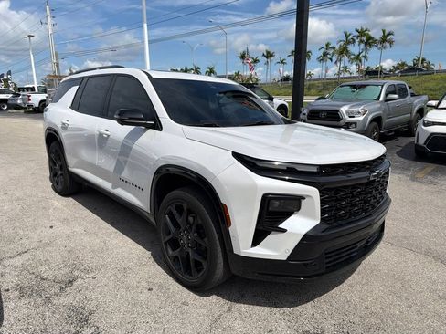 Used 2024 Chevrolet Traverse RS FWD image 3