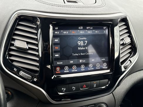 Used 2021 Jeep Cherokee Limited AWD/4WD image 18