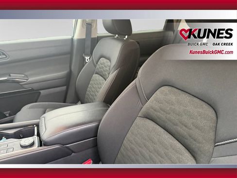 Used 2025 Nissan Pathfinder SV AWD/4WD image 23
