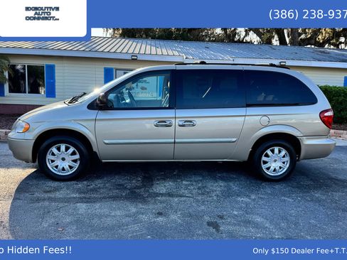 Used 2007 Chrysler Town & Country Touring image 8