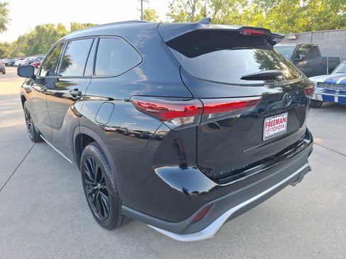 Used 2025 Toyota Highlander XSE AWD/4WD image 4