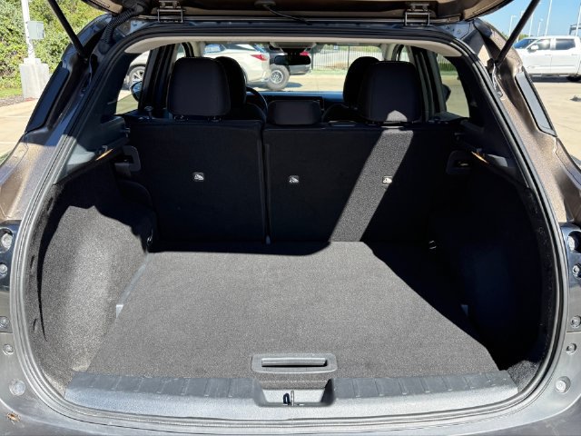 Used 2025 Nissan Kicks SV FWD image 27